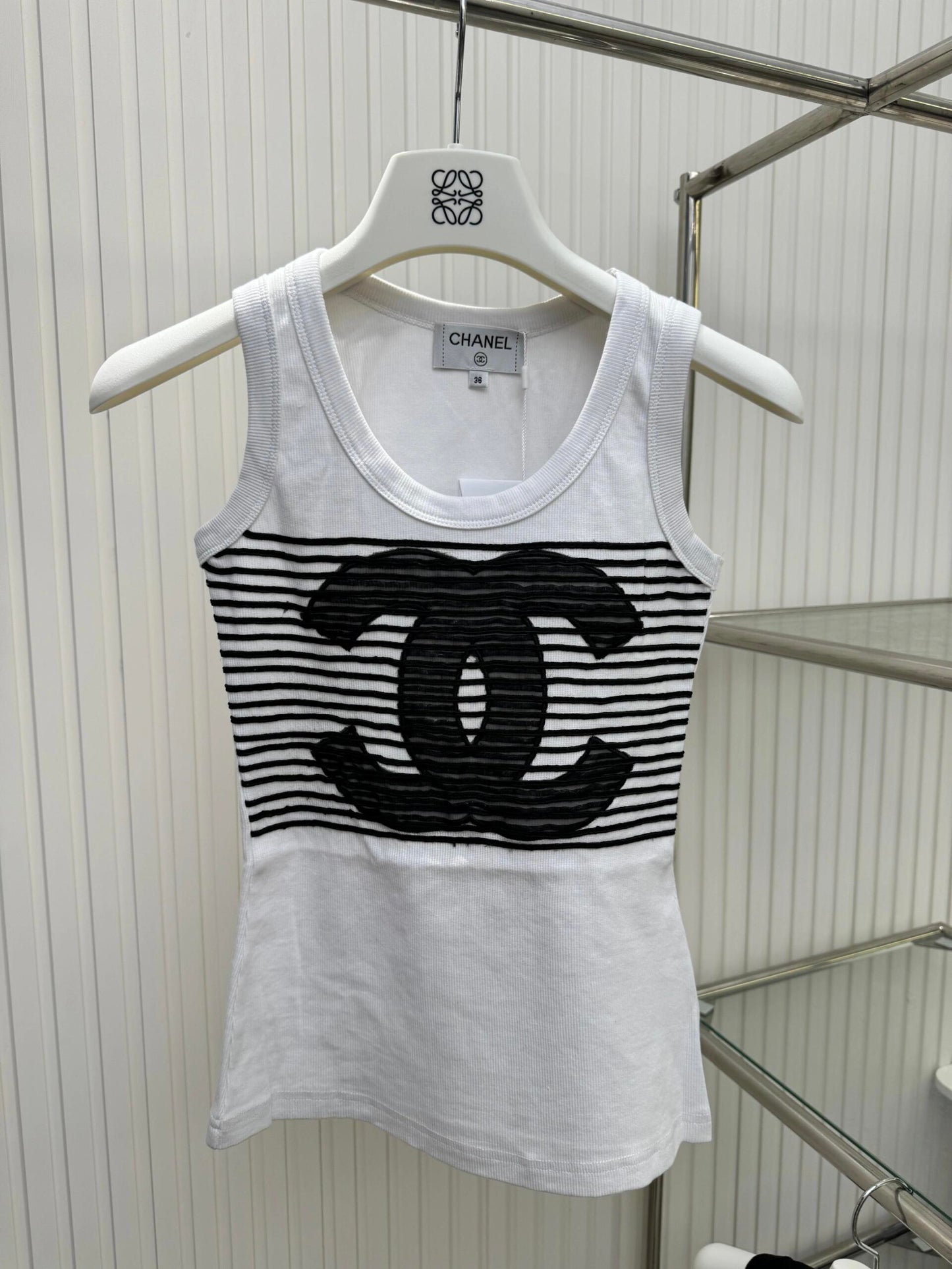 0528 Black and white textured logo embroidered vest