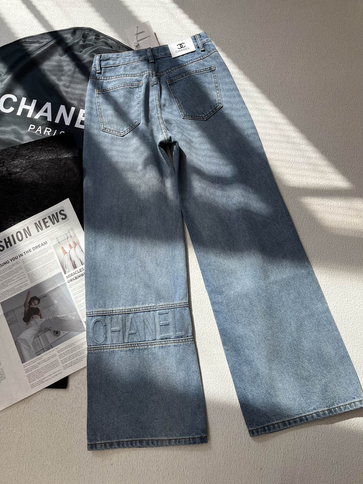 0528 Embossed letter jeans