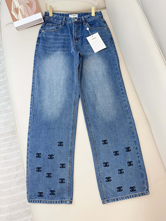 0528 Wide-leg jeans with dense embroidered logo on the hem