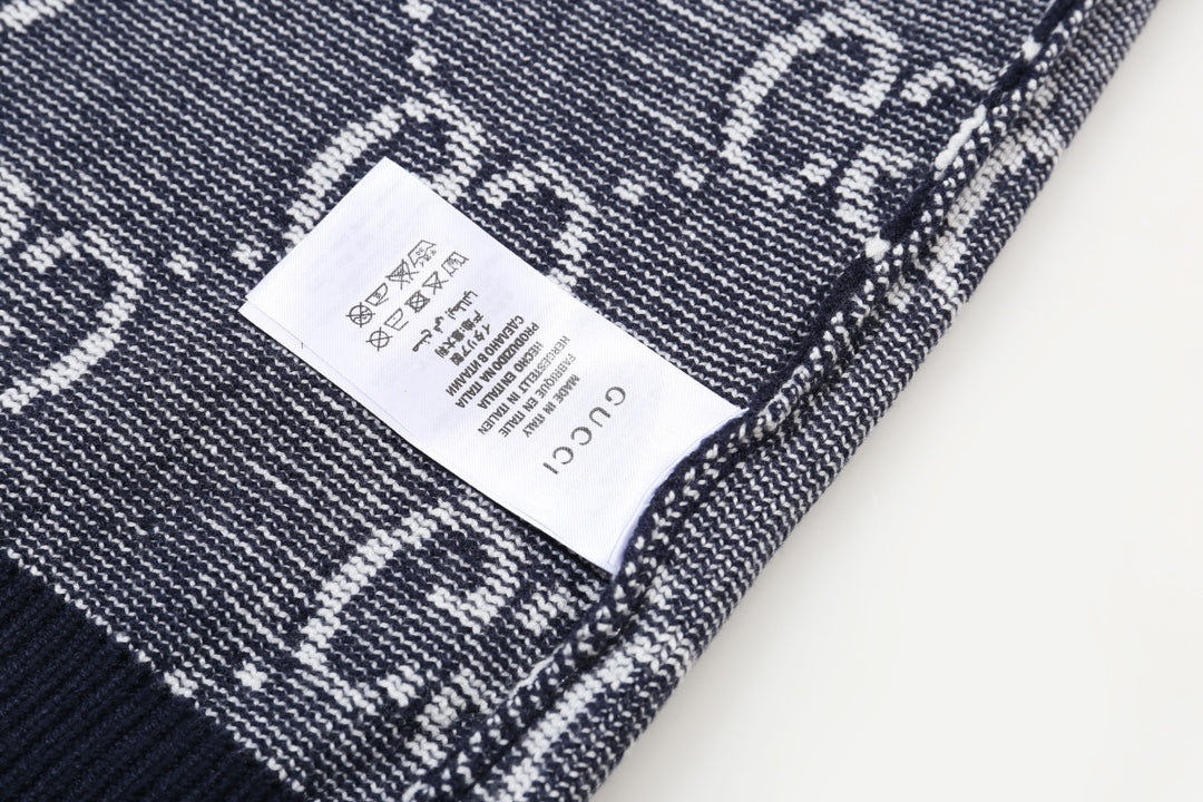 0909 New alphabet jacquard crew-neck sweater