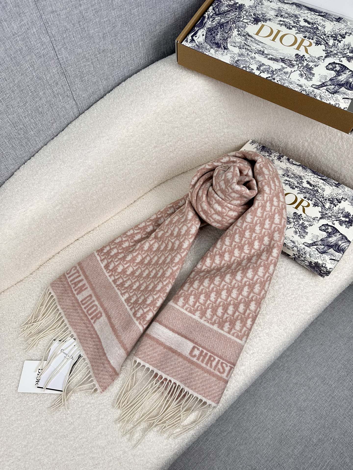 1007 Exquisite delicate soft skin scarf