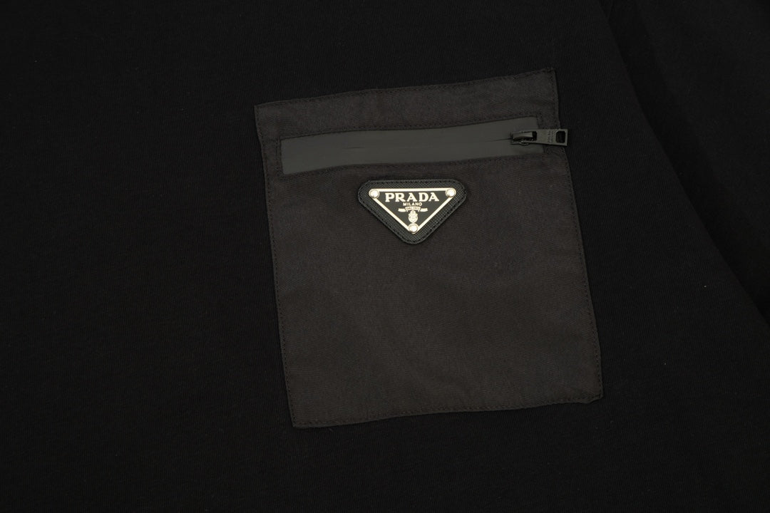 1211 New zipper pocket triangle T-shirt